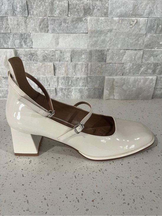 Newbella Shoes - Patent Mary Jane Block Heel Pumps in Cream